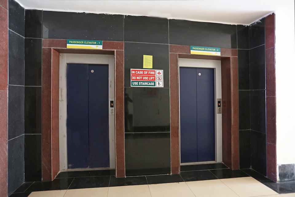 OYO Dwell Suites, Madhapur, हैदराबाद