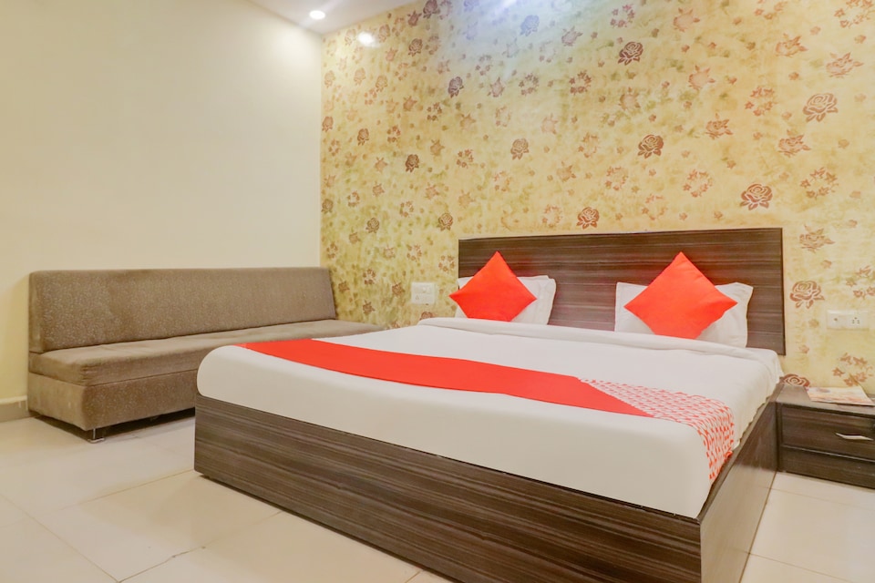 OYO 8593 Hotel Supernova, Jhansi, Jhansi