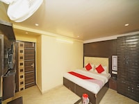 OYO Flagship 8594 Golden Nest