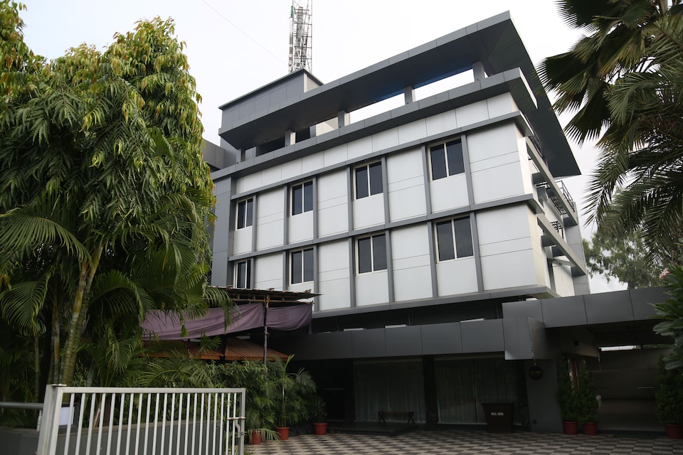 OYO 1192 Hotel Grand Emerald, Pimpri Pune, Pune