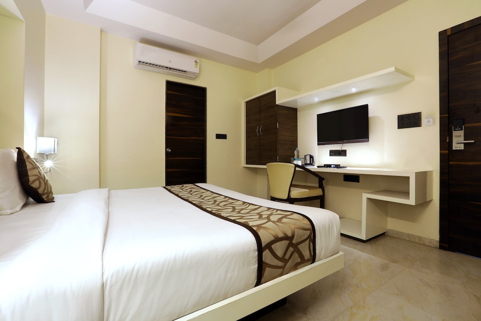 OYO 8600 Hotel Deepali Executive, Cidco, Aurangabad