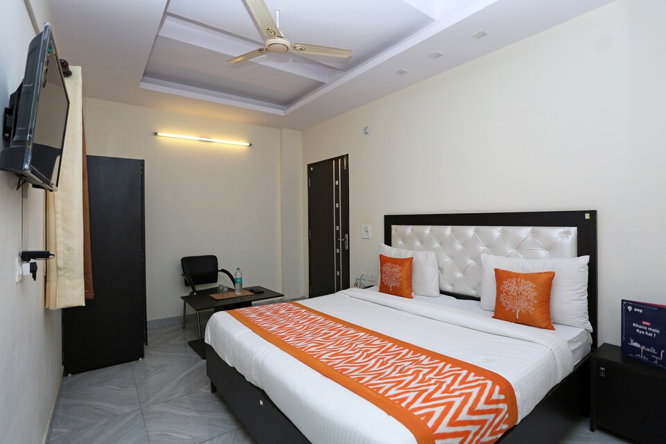 OYO 8608 Ivy Hotel, Noida Expressway SEZ, Noida