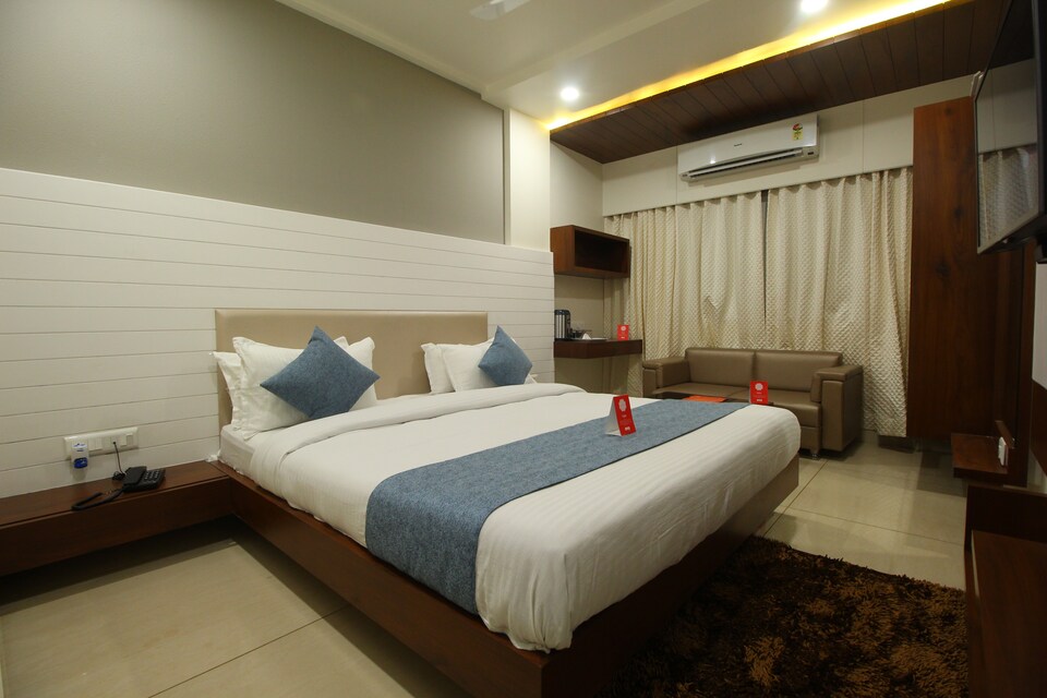 OYO 8615 Hotel Midtown, Fatehgunj Vadodara, Vadodara