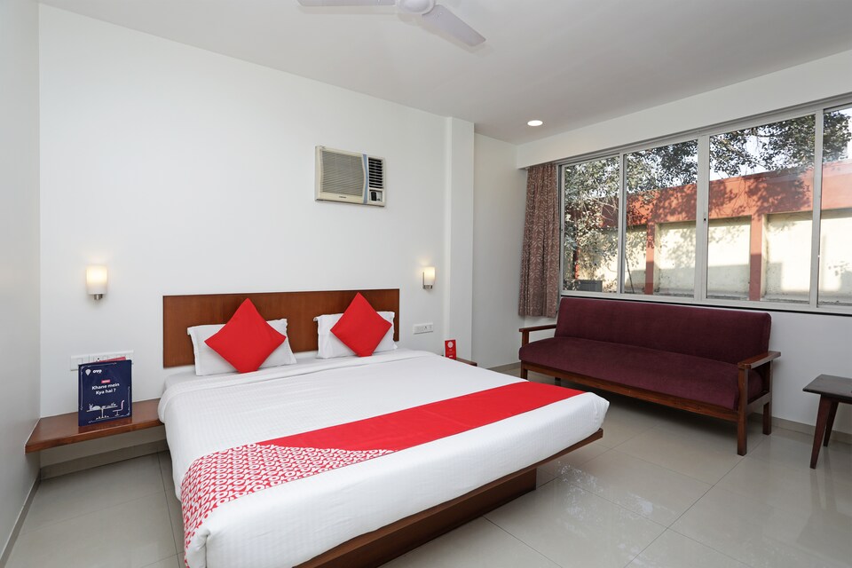 OYO 1194 Hotel Gulmohr, Pune Railway Station, Pune