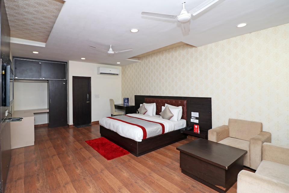 OYO Sparsh Hotels And Resorts, Phoenix Mall Bareilly, Bareilly