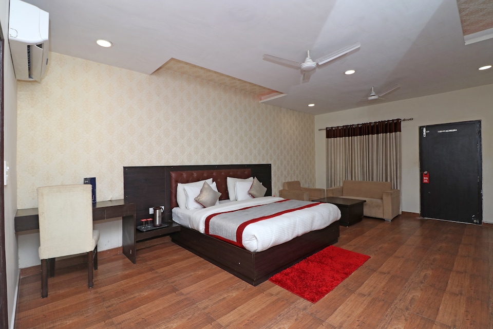 OYO Sparsh Hotels And Resorts, Phoenix Mall Bareilly, Bareilly