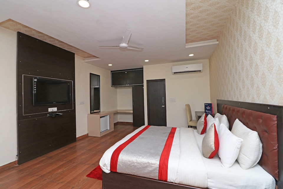 OYO Sparsh Hotels And Resorts, Phoenix Mall Bareilly, Bareilly