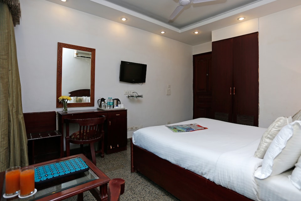 Capital O 367 Hotel Forest Green, Greater Kailash Delhi, Delhi
