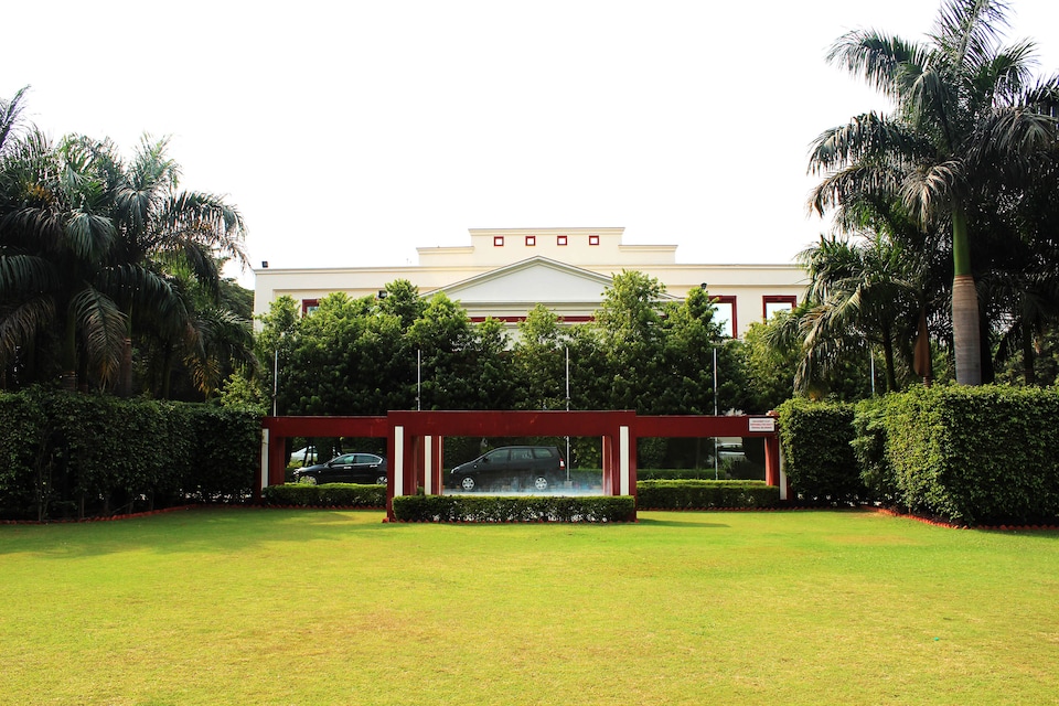 OYO Premium 206 Chhatarpur Road, Chhatarpur Delhi, Delhi