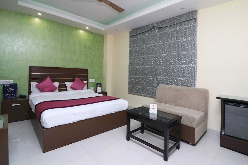 OYO 8657 Hotel Royal Castle, Airport Lucknow, Lucknow