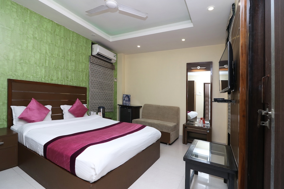 OYO 8657 Hotel Royal Castle, Airport Lucknow, Lucknow