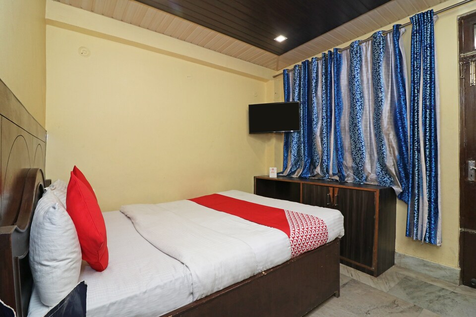 OYO 8991 Flatties The Mall, Mall Road Nainital, Nainital