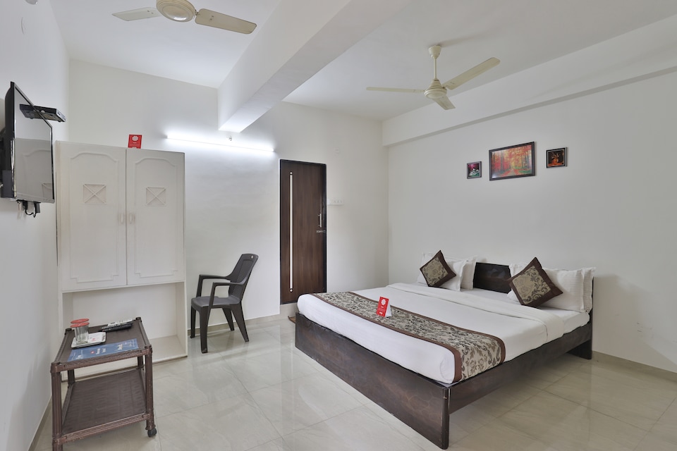 OYO 8667 Hotel Star Palace, Race Course Rajkot, Rajkot