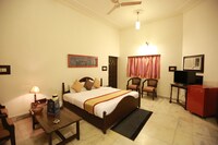 OYO Meadows Inn Near Gomti Riverfront Park