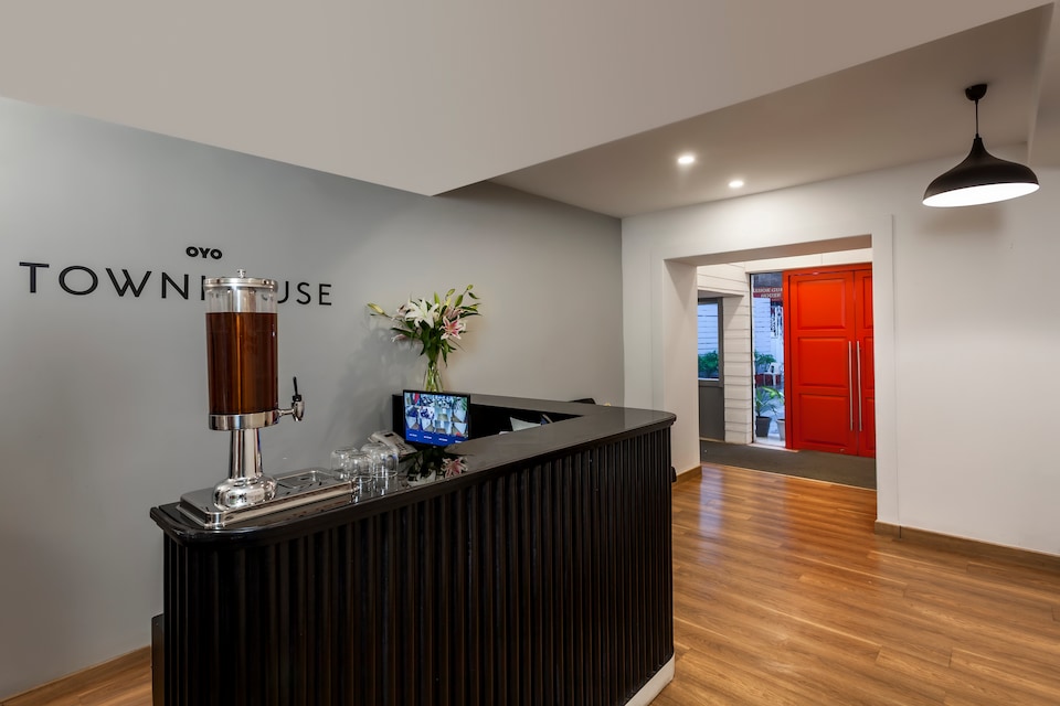 OYO Townhouse 011 Esplanade, Esplanade Kolkata, Kolkata