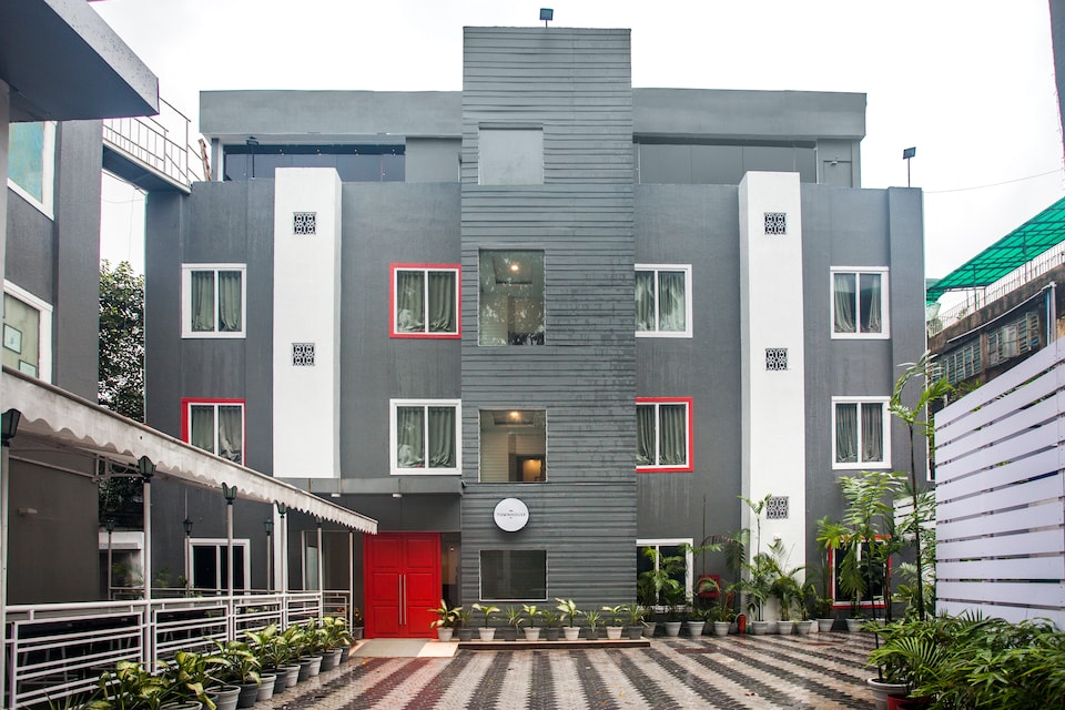 OYO Townhouse 011 Esplanade, Esplanade Kolkata, Kolkata