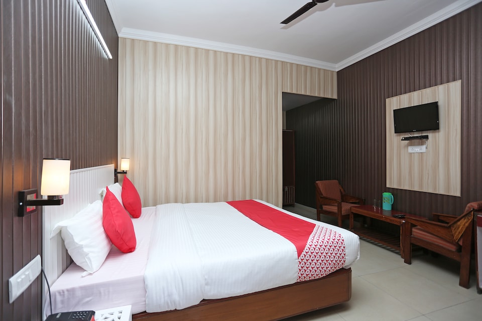 OYO 8714 Hotel Amar, Picture palace Mussoorie, Mussoorie
