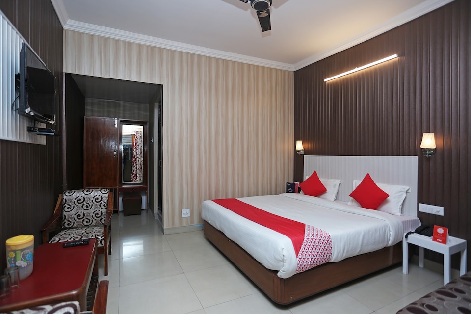 OYO 8714 Hotel Amar, Picture palace Mussoorie, Mussoorie