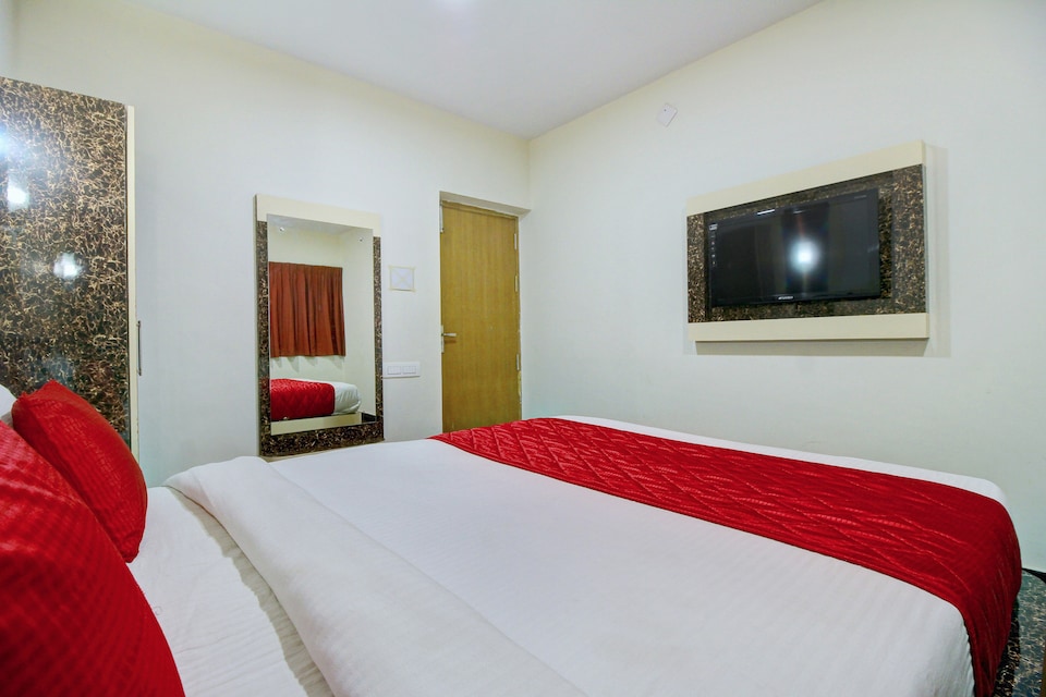 OYO 8715 Hotel Nakshatra Grand, Ooty Mysore Road Ooty, Ooty