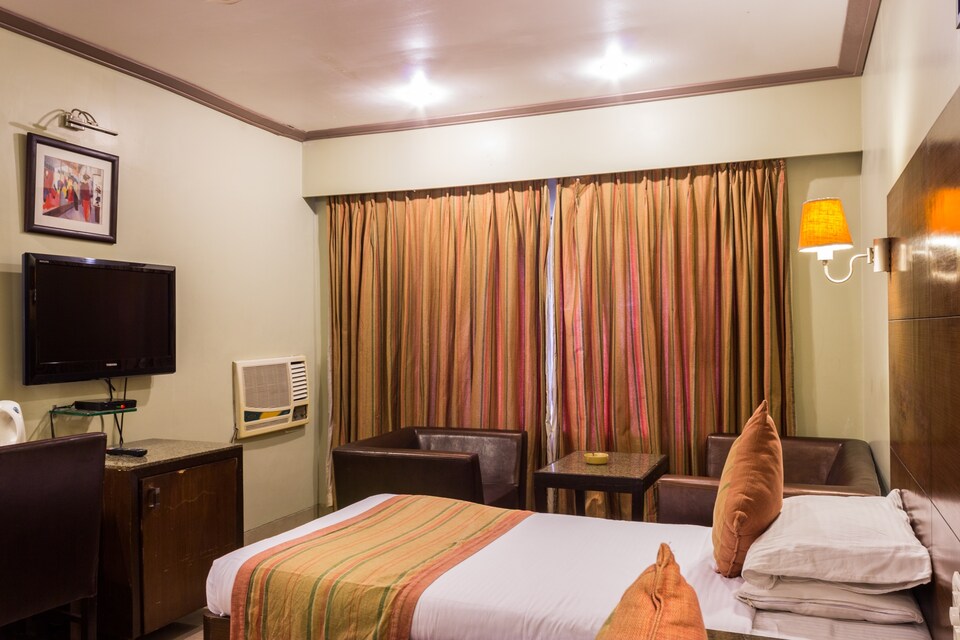 OYO 1205 Hotel Kings International, Juhu, Mumbai