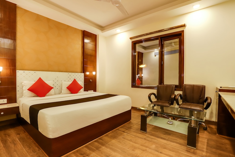 Capital O 1206 Hotel Silver Stone, Karol Bagh Delhi, दिल्ली