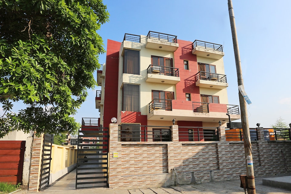 OYO Flagship 238 Noida Sector 72, Noida City, Noida
