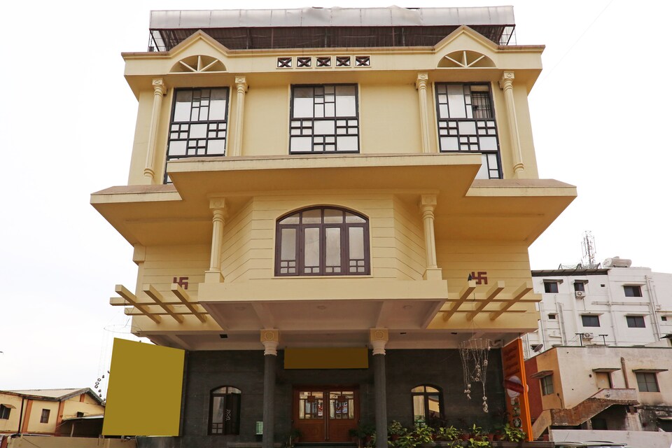 OYO 9904 Vyshakh Hotel, Mysore City Center, Mysore