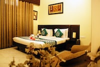 OYO Hotel Aman Palace Near Tdi Mall