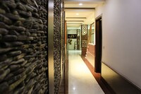 OYO Hotel Aman Palace Near Tdi Mall