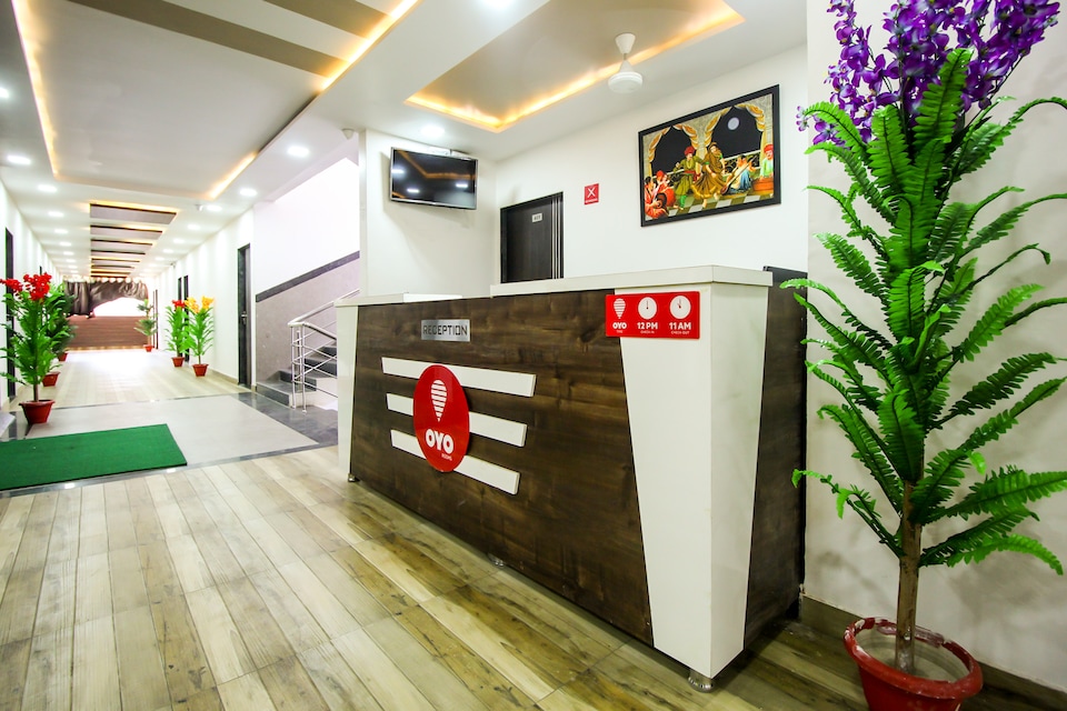 Hotel O Royal City Vistral Gam metro station, Ahmedabad Airport, Ahmedabad