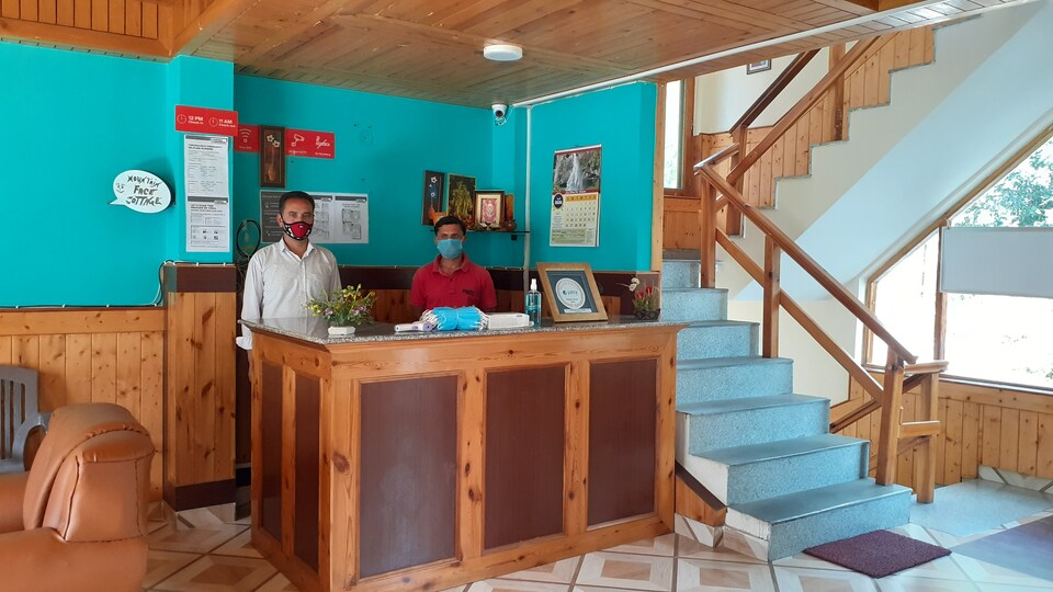 OYO 8866 Mountain Face Cottage, Naggar Road, Manali