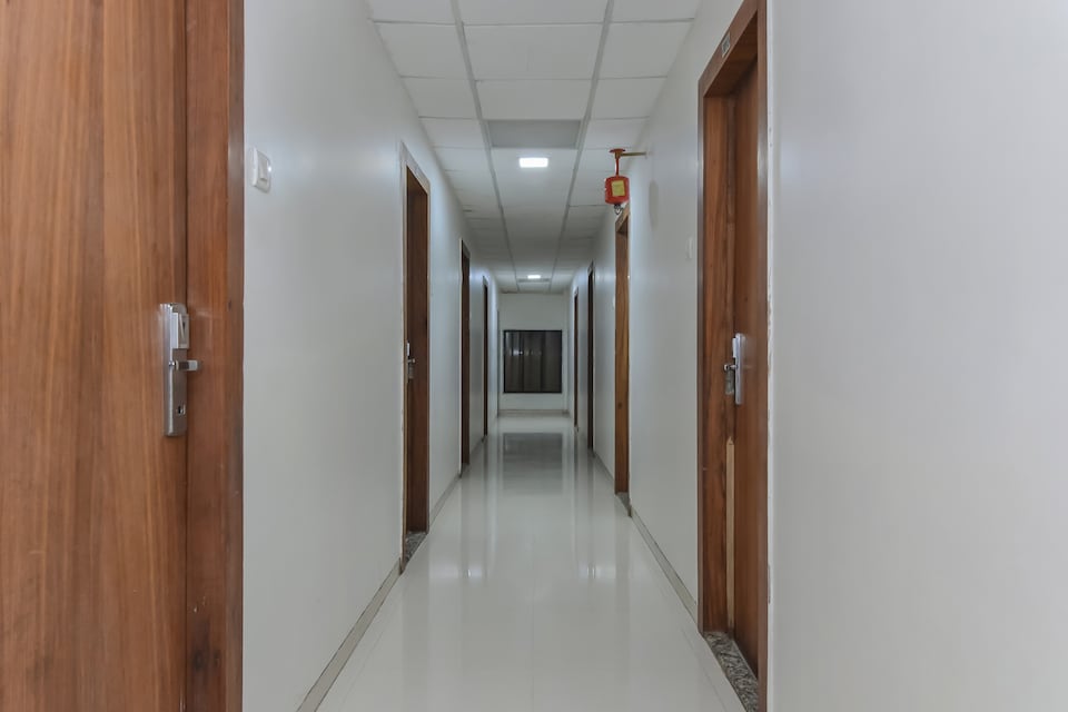 Capital O 8872 Hotel Address Inn, Mumbai International Airport, Mumbai