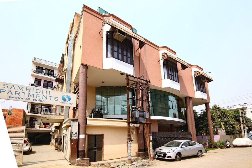 Capital O Hotel Sarthi Near ISKCON Temple Noida, Noida City Metro, Noida