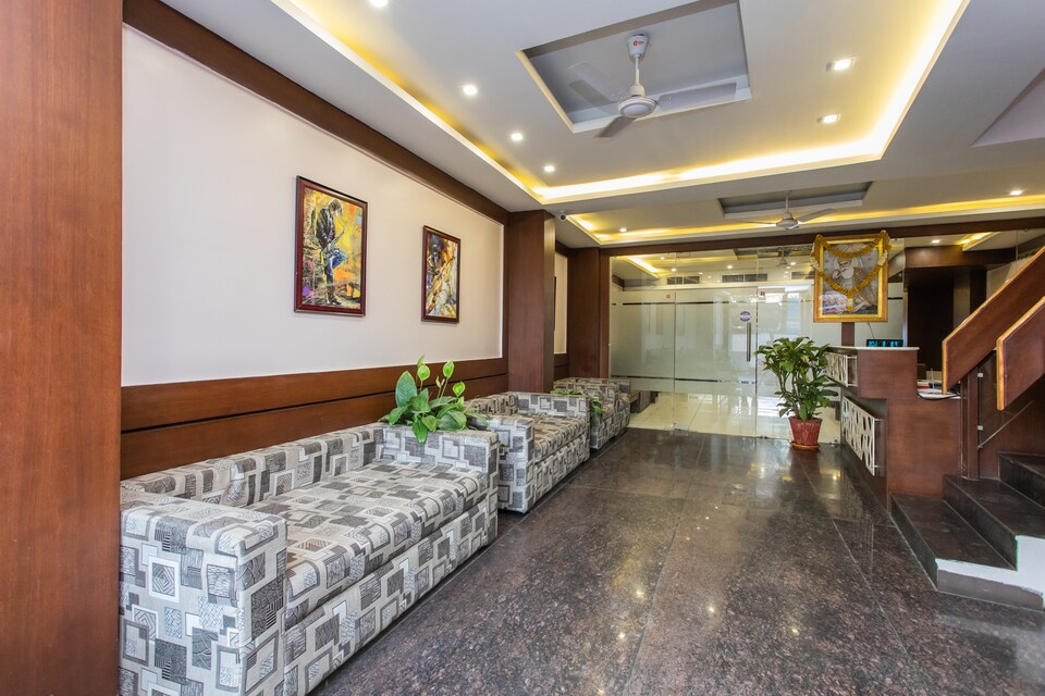 Capital O 8882 Hotel Pishori Residency, Bhawarkua Indore, Indore