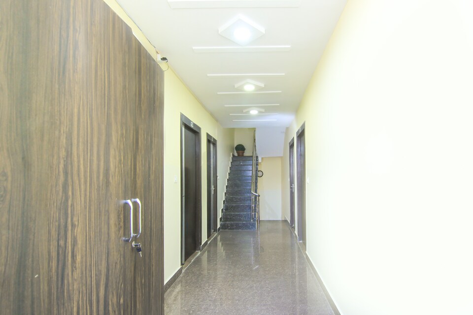 OYO 8883 Hotel Zone, Charbagh Lucknow, Lucknow