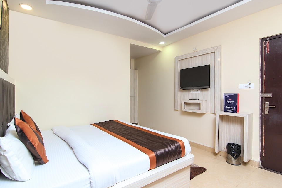 OYO 8883 Hotel Zone, Charbagh Lucknow, Lucknow