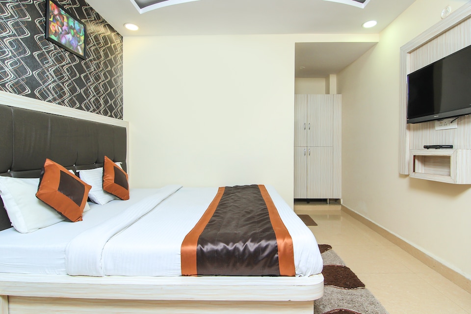 OYO 8883 Hotel Zone, Charbagh Lucknow, Lucknow