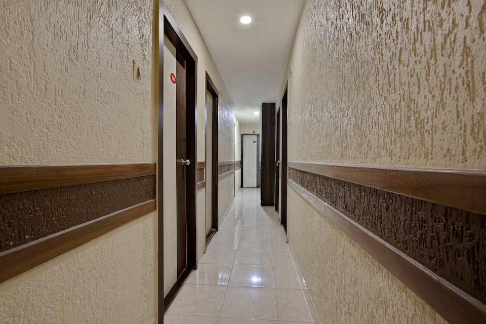 OYO 8755 Hotel Red Palms, Mumbai Bandra-Khar-Santacruz, Mumbai