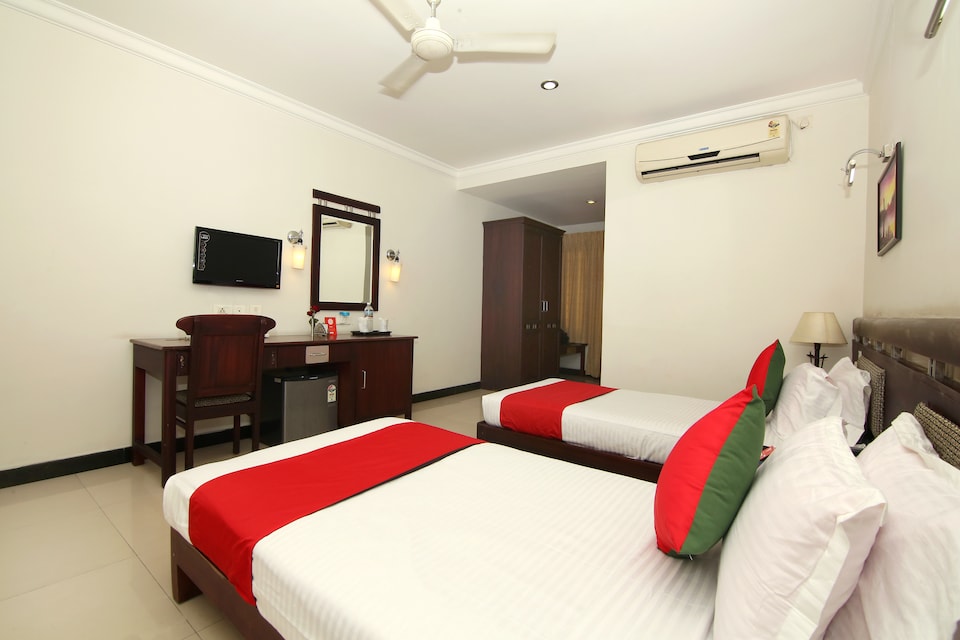 OYO 8892 Kadambari Regency, Airport Kochi, Kochi