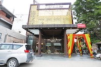 Capital O Ronald Inn