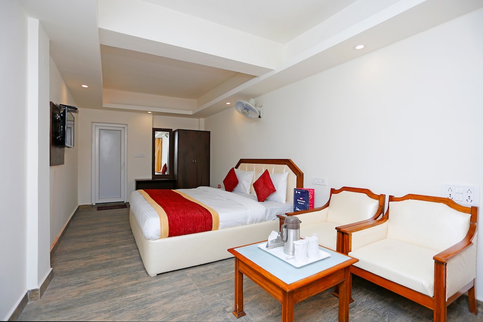 OYO 8989 Hotel Raj, Picture palace Mussoorie, Mussoorie