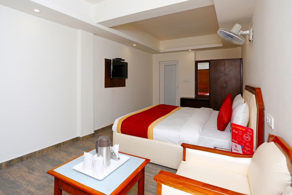 OYO 8989 Hotel Raj, Picture palace Mussoorie, Mussoorie