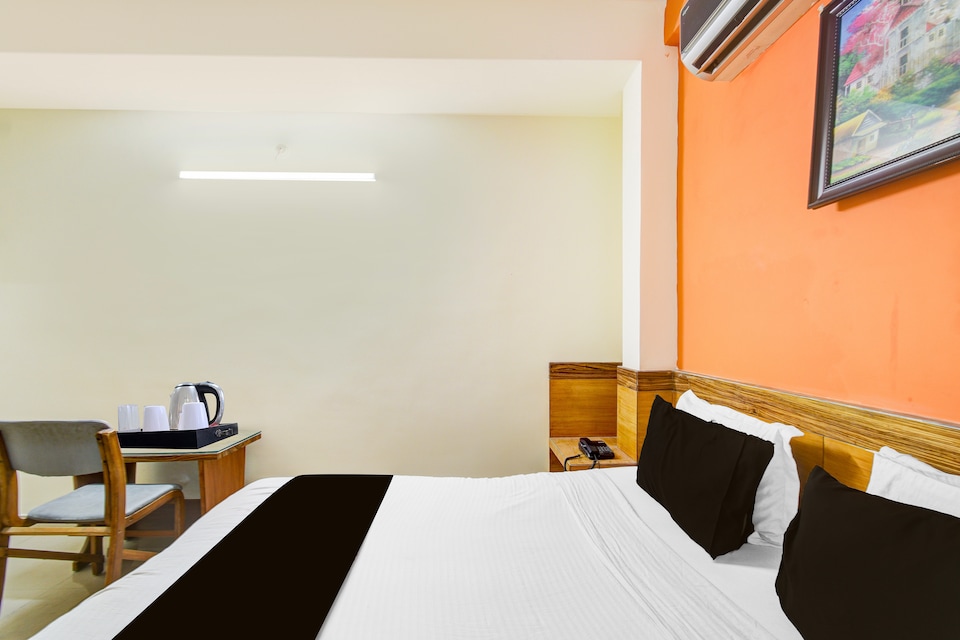 Super Collection O Sharath City Mall Formerly Delight Inn Gachibowli, Gachibowli, Hyderabad