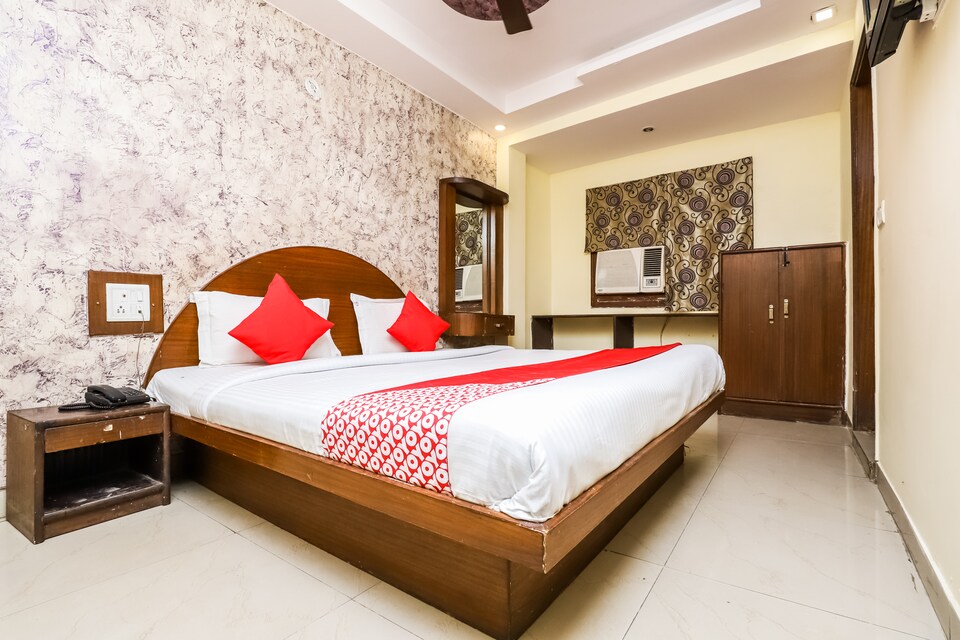 OYO 9448 Hotel Karan Palace, Paharganj Delhi, Delhi