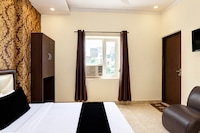 Townhouse Hussainpara Square Formerly Rich Inn