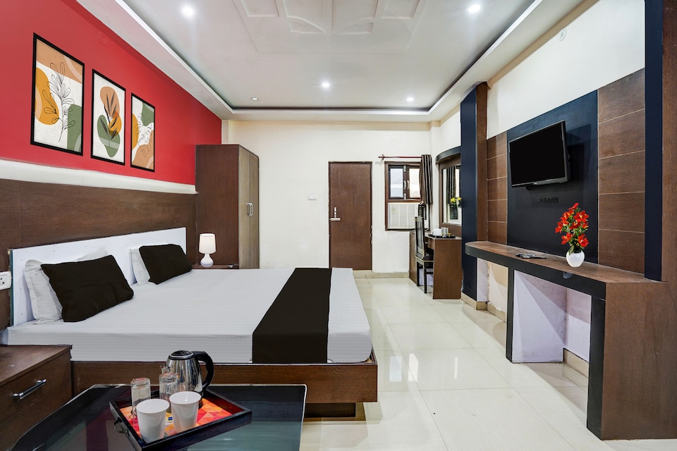 Super Hotel O Prayagraj Central Railway Junction Formerly Shantila Inn, Chowk Allahabad, Prayagraj