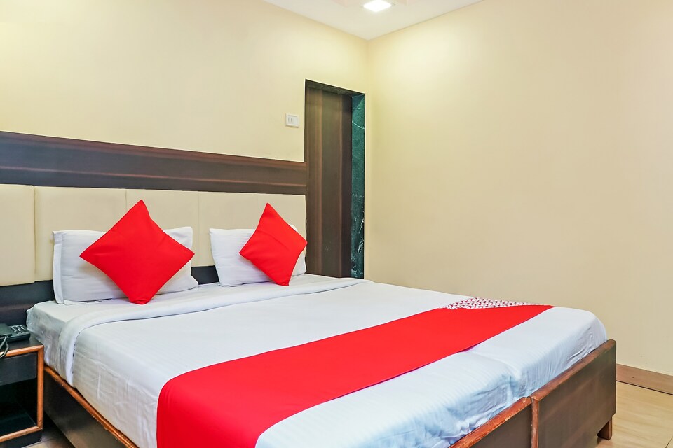 OYO Hotel Royal Park, Lonavala, लोनावाला