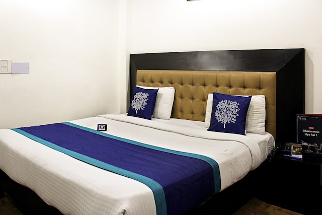 OYO Hotel The Lorenz Near Jasola Vihar Shaheen Bagh Metro Station