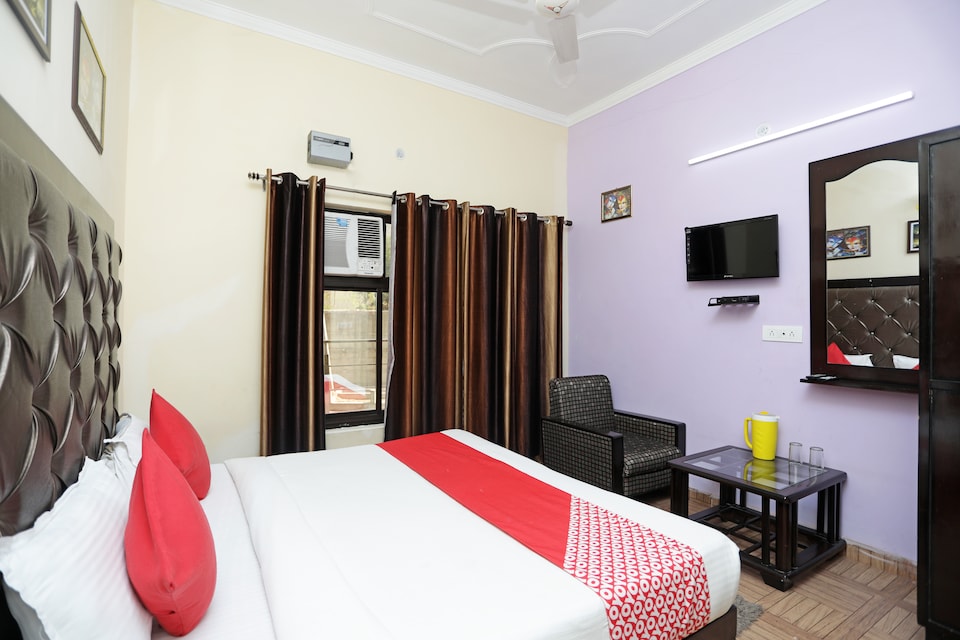 OYO Hotel Vishla Palace, Laxman Jhula, Rishikesh