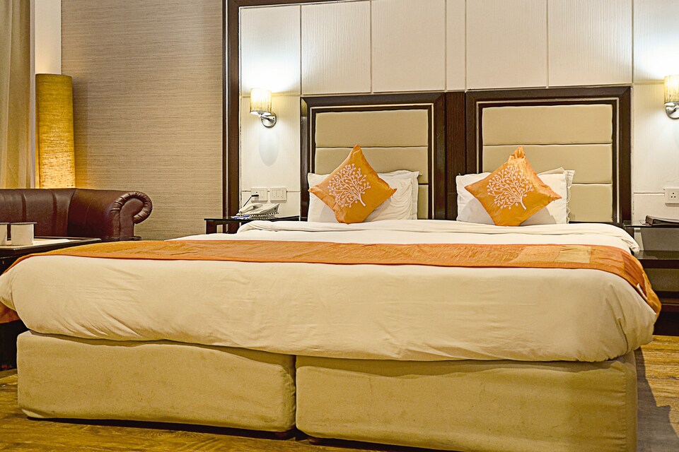 OYO 1225 Sam Surya Hotel, Rajouri Garden Delhi, Delhi